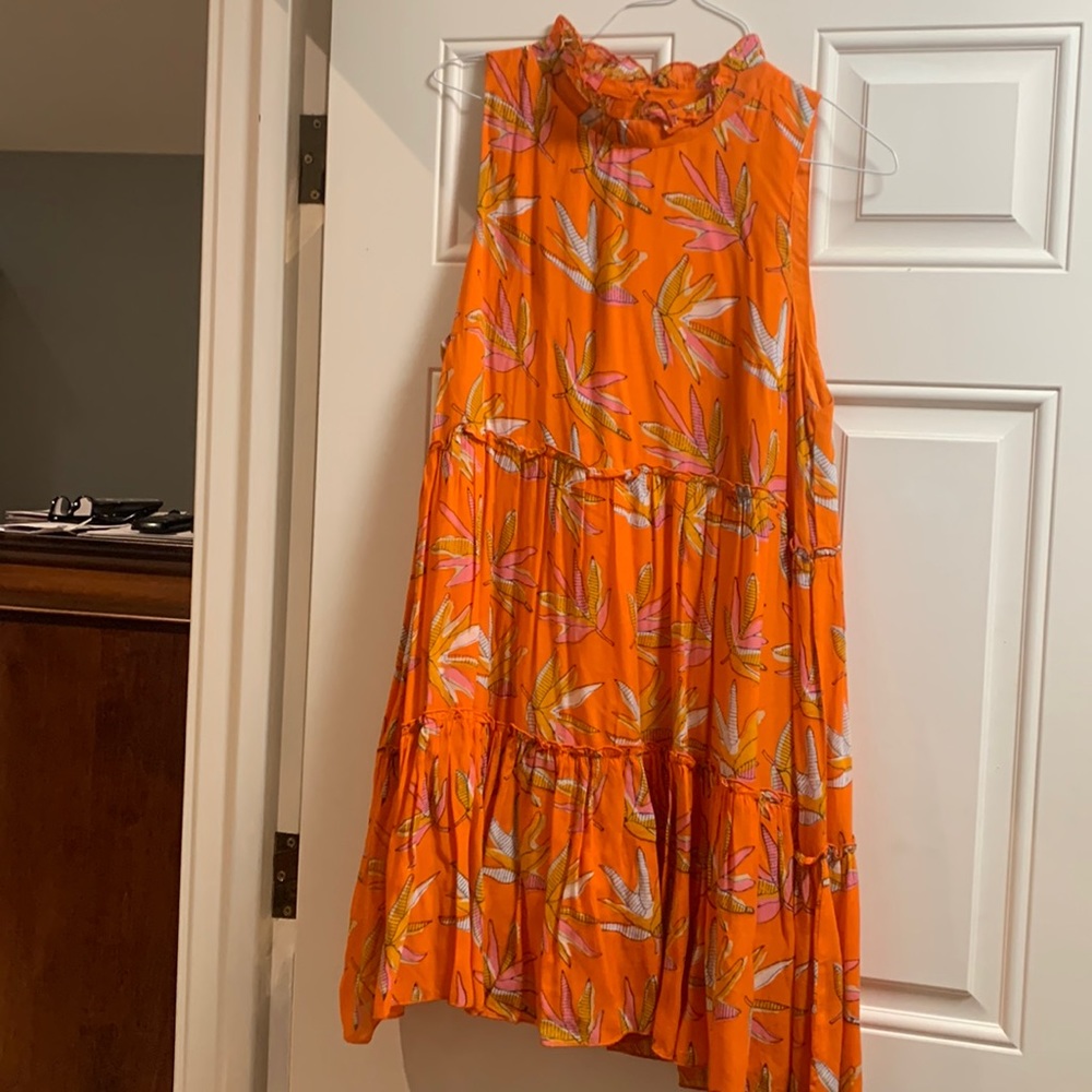Sleeveless Oliphant dress.